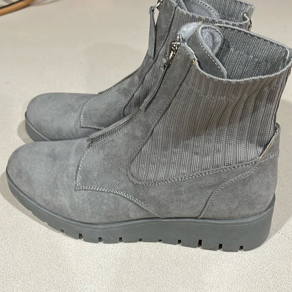 Ladies boots - Picture 1 of 5